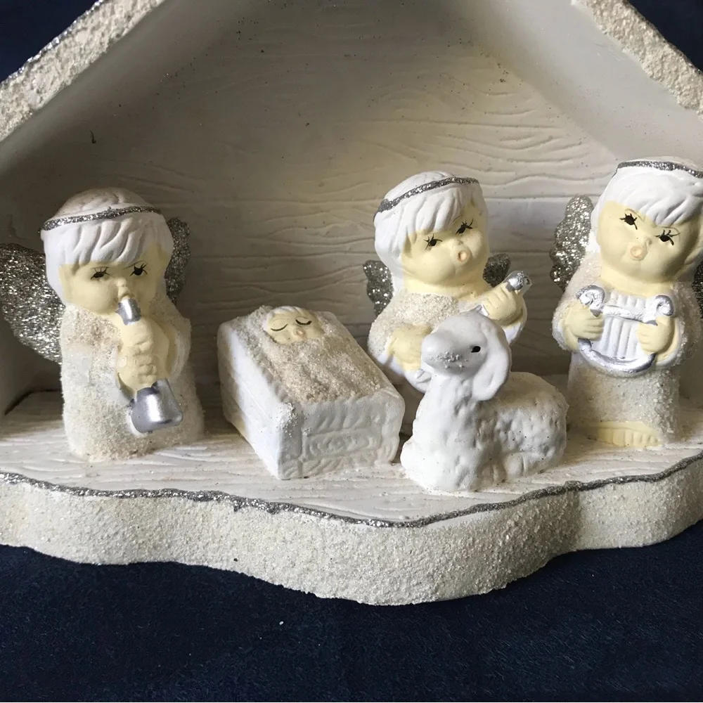 Like New! Adorable Painted Plaster Angel Nativity Candle Holder 3 Tealight Slots